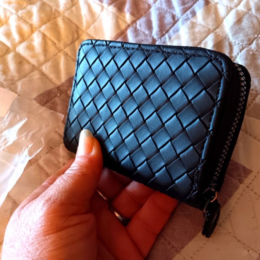 Black Quilted Zipper Wallet